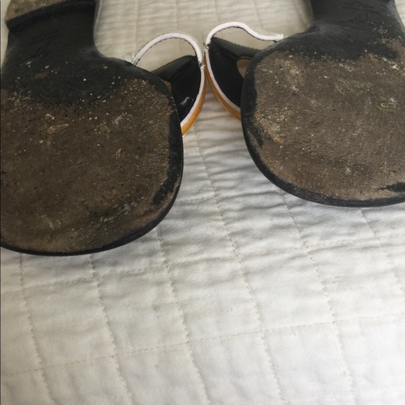 Giuseppe Zanotti white thong sandals w/gold circle - Picture 10 of 11